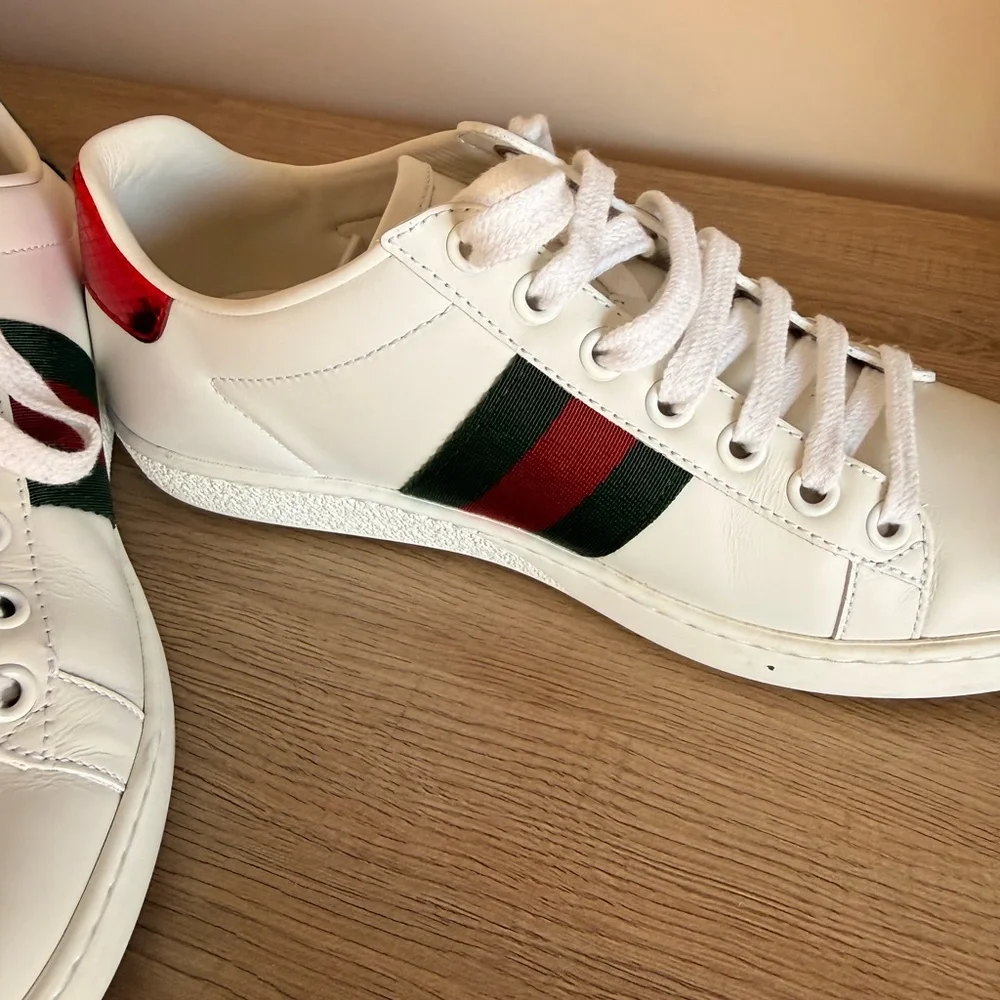 Gucci White Leather Sneakers with Green & Red Stripe and Gold Bee Embroidery - Picture 5 of 7